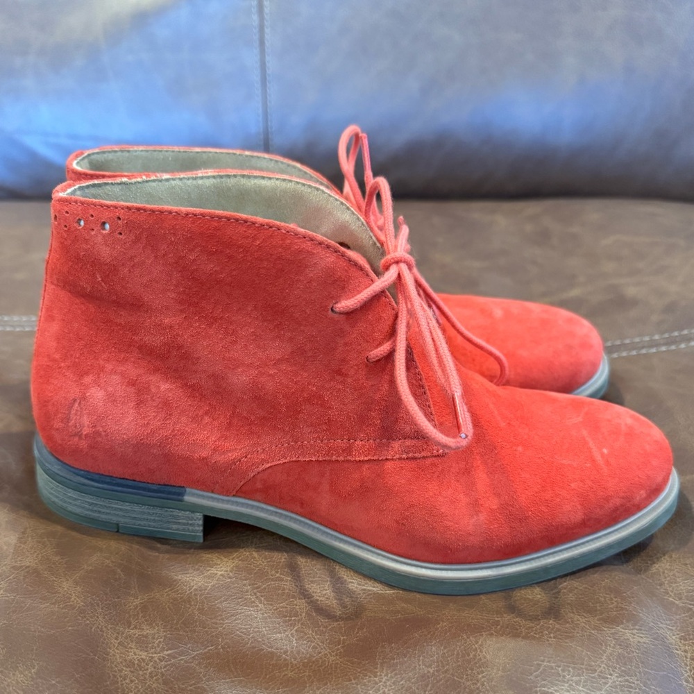 Hush Puppies "Bailey" Red (Pink) Suede Chukka Boots Women's Size 7.5